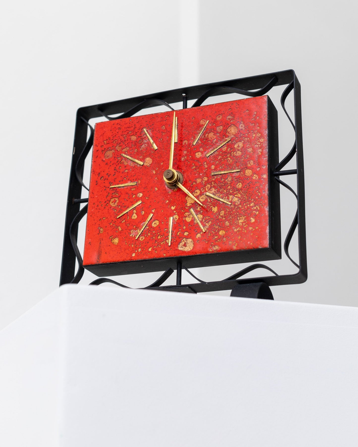 Mantel clock red enamelled metal DDR VEB Elektrobau Greiz MCM 1960s Vintage