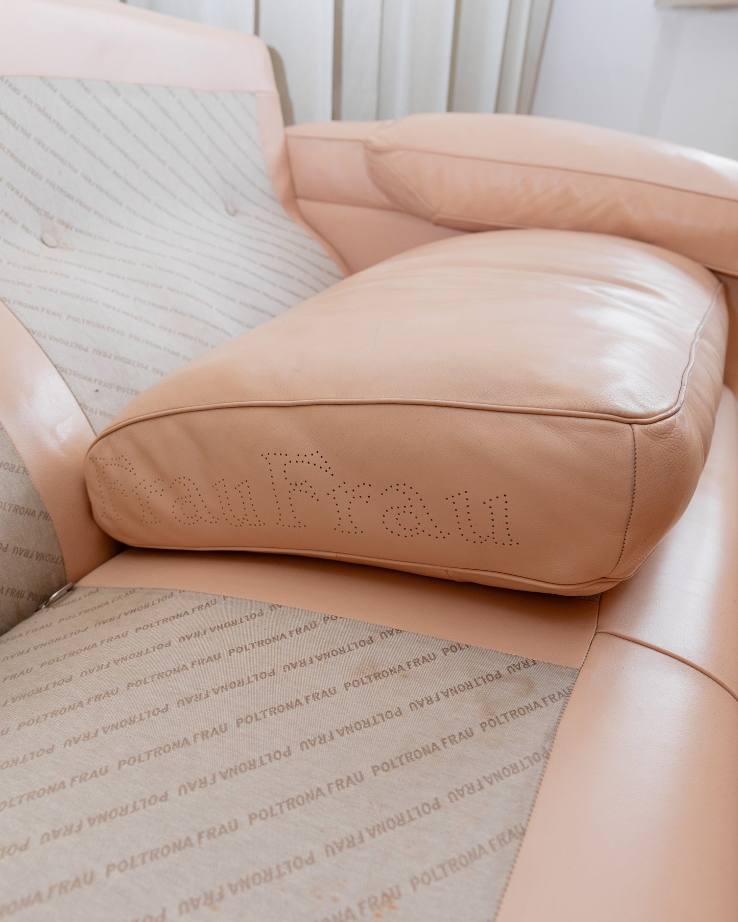 Modular leather sofa in blush by Tito Agnoli for Poltrona Frau model Petronio 1970s Mid Century Design Vintage