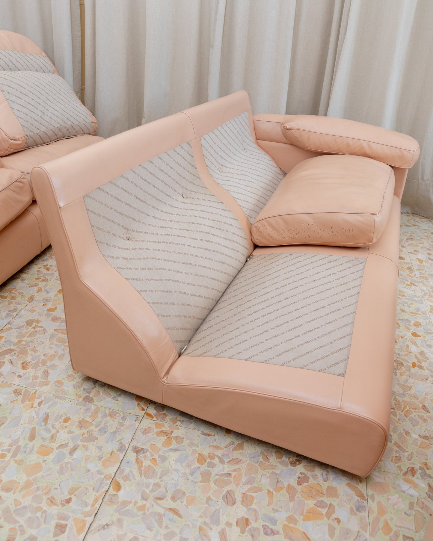 Modular leather sofa in blush by Tito Agnoli for Poltrona Frau model Petronio 1970s Mid Century Design Vintage