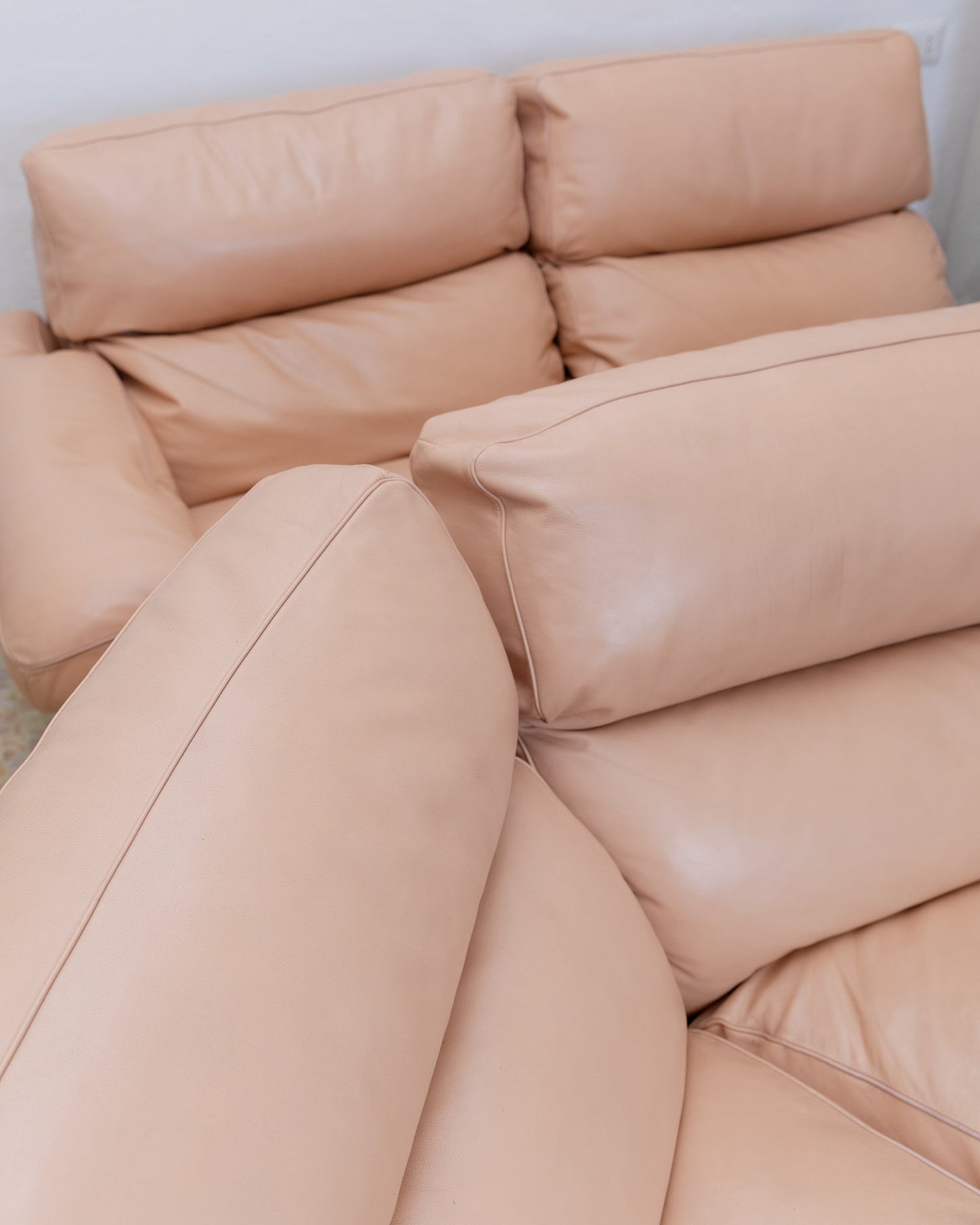 Modular leather sofa in blush by Tito Agnoli for Poltrona Frau model Petronio 1970s Mid Century Design Vintage