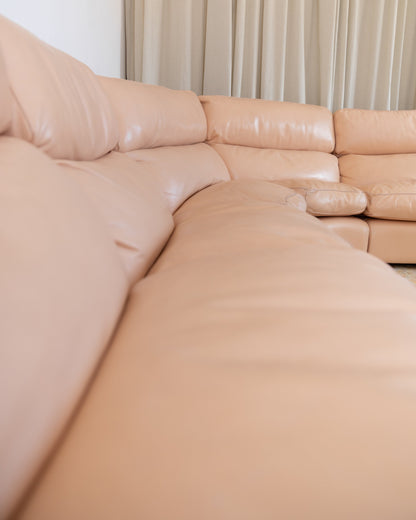 Modular leather sofa in blush by Tito Agnoli for Poltrona Frau model Petronio 1970s Mid Century Design Vintage