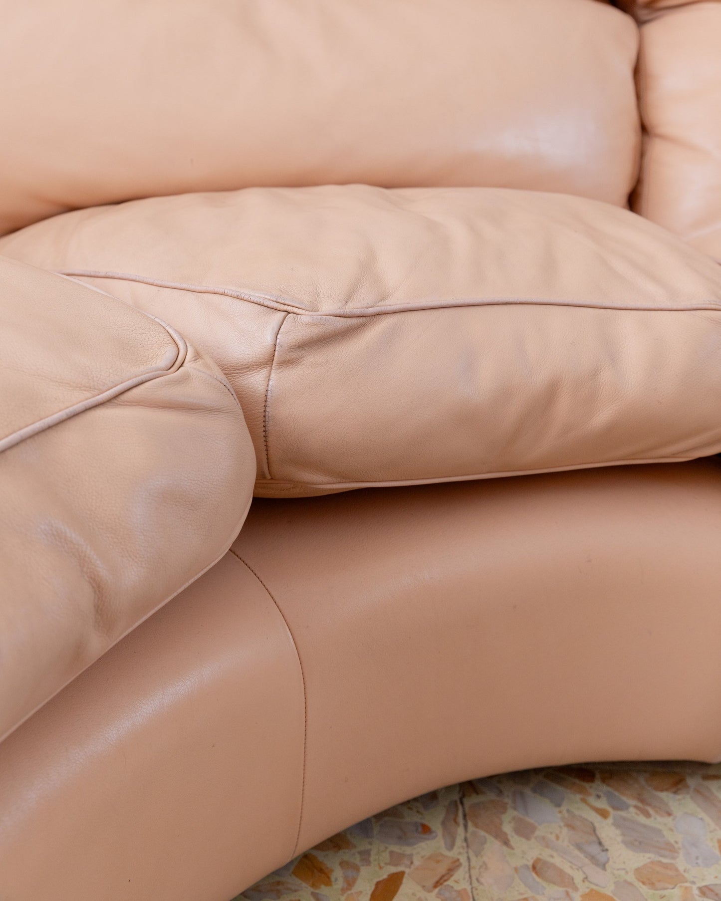 Modular leather sofa in blush by Tito Agnoli for Poltrona Frau model Petronio 1970s Mid Century Design Vintage