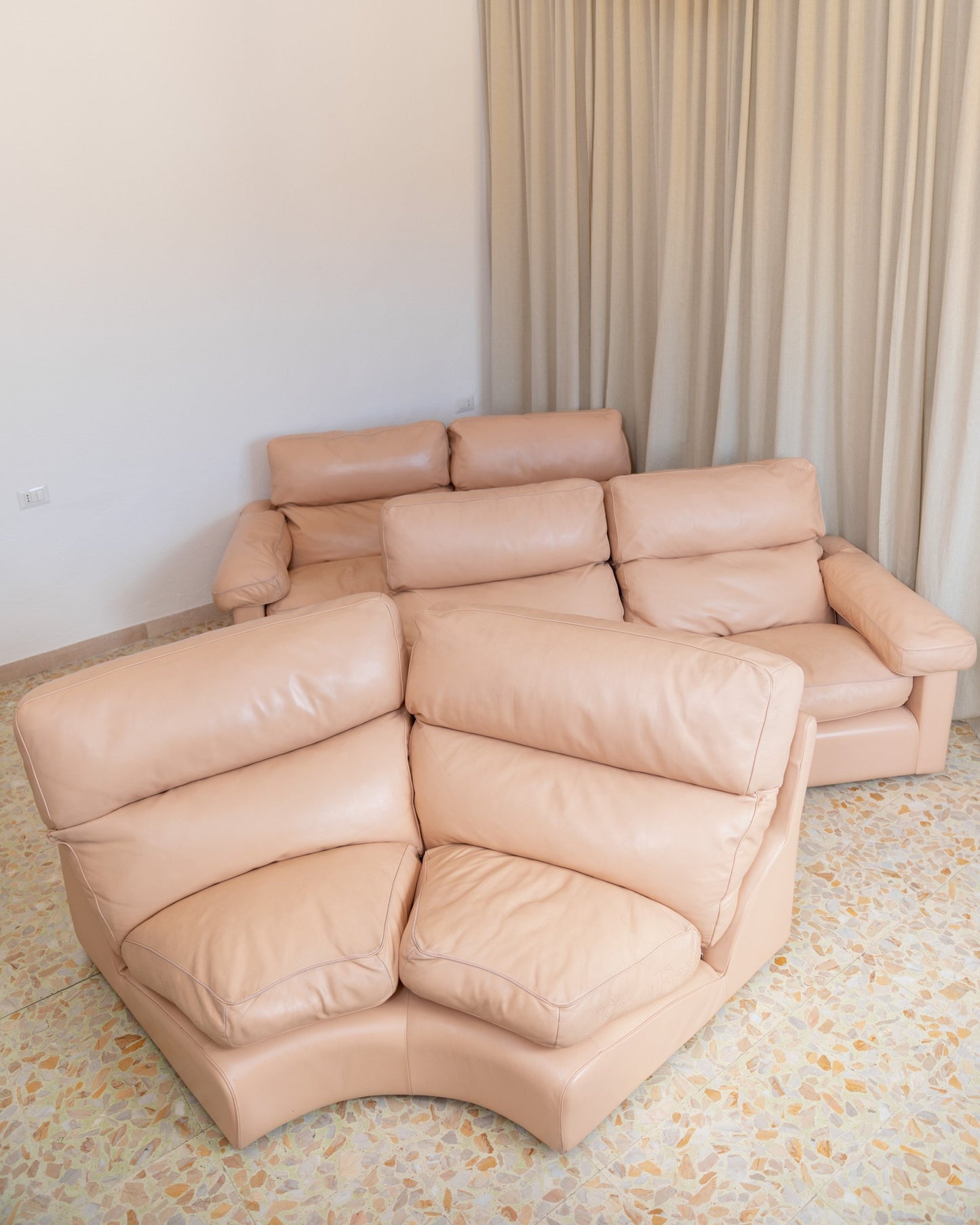 Modular leather sofa in blush by Tito Agnoli for Poltrona Frau model Petronio 1970s Mid Century Design Vintage