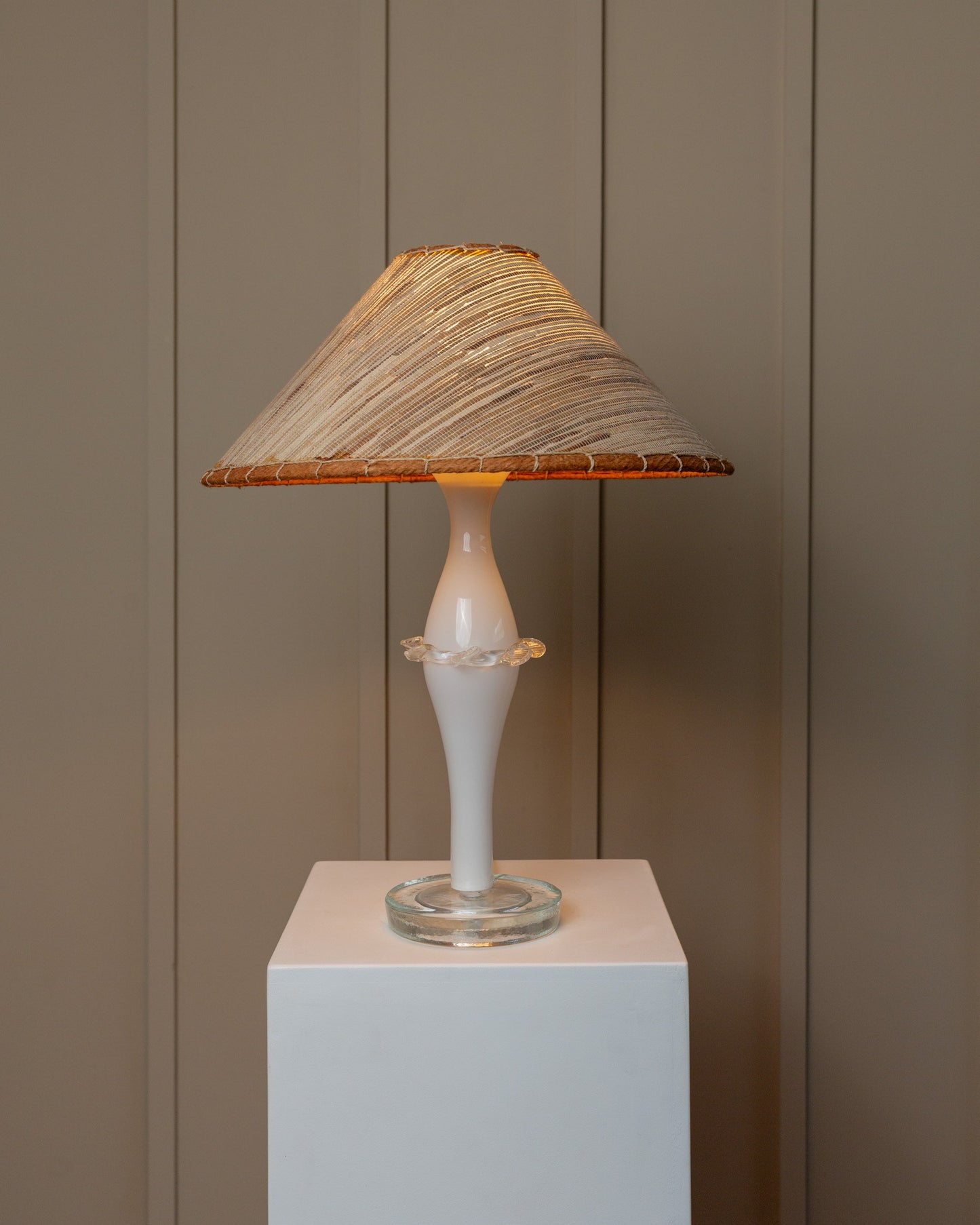 Table lamp Hollywood Regency 70s Italy, Murano glass lamp with glass fringes, elegant rattan shade vintage