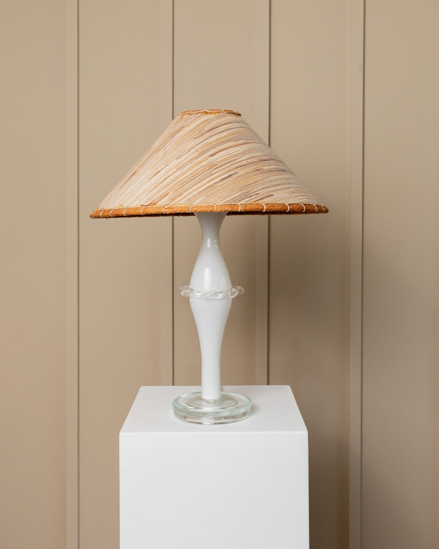 Table lamp Hollywood Regency 70s Italy, Murano glass lamp with glass fringes, elegant rattan shade vintage