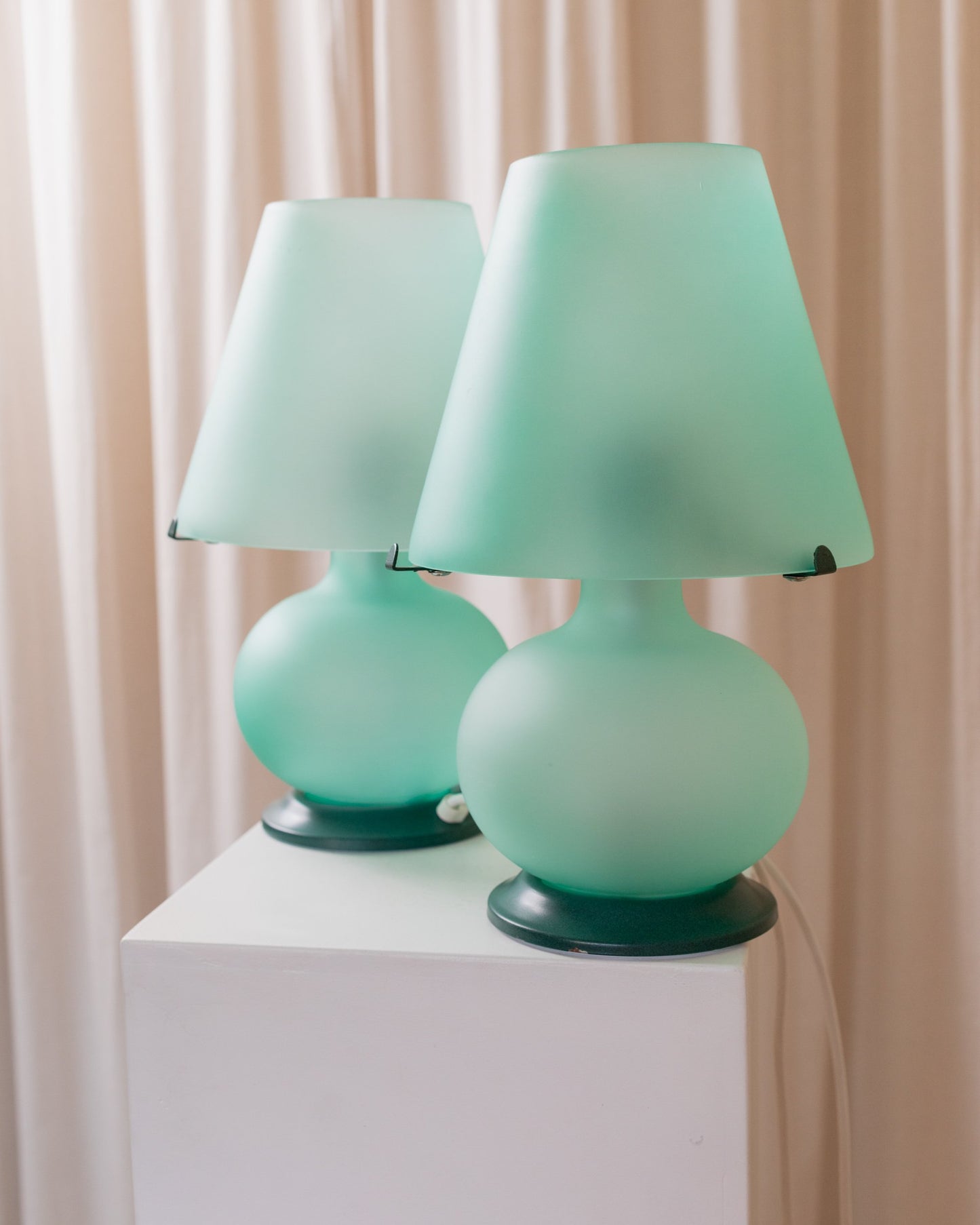 1 of 2 Mushroom Table Lamps in Mint and Green Murano Glass - Italy Mid-Century 1980s Vintage