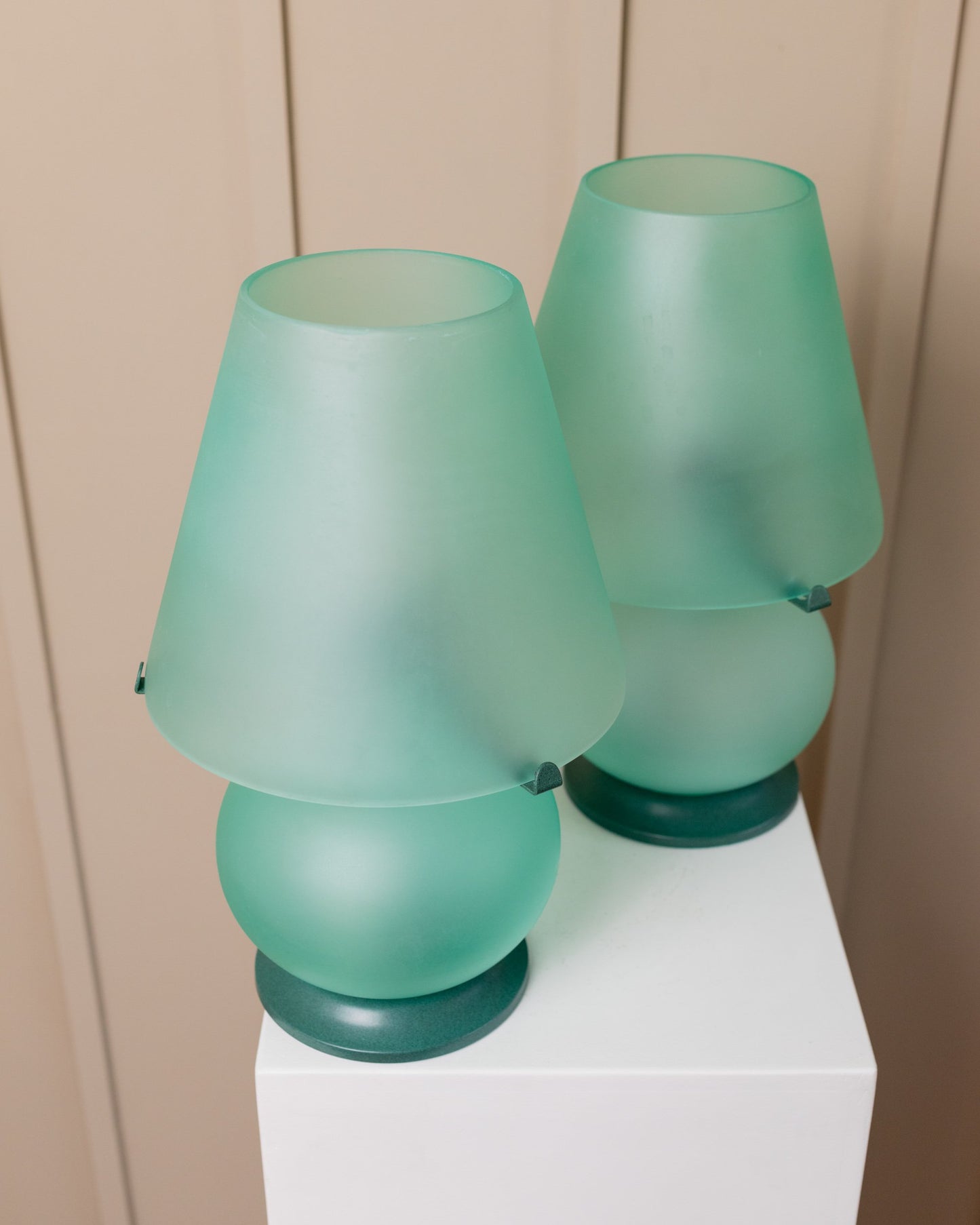 1 of 2 Mushroom Table Lamps in Mint and Green Murano Glass - Italy Mid-Century 1980s Vintage