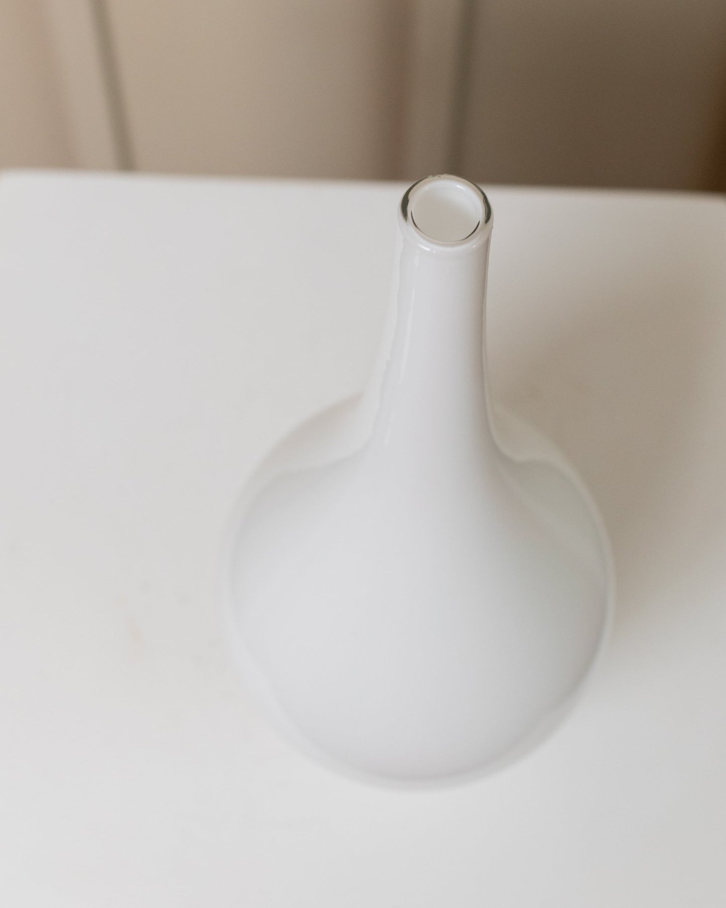 Vase Salong des années 90 par Johanna Jelinek pour IKEA, verre soufflé à la bouche, forme vintage moderne et intemporelle