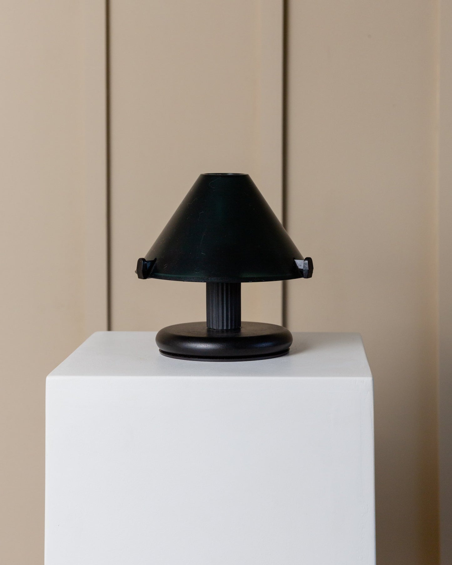 Table lamp Italy 80s Memphis style, black and dark green, wave pattern vintage