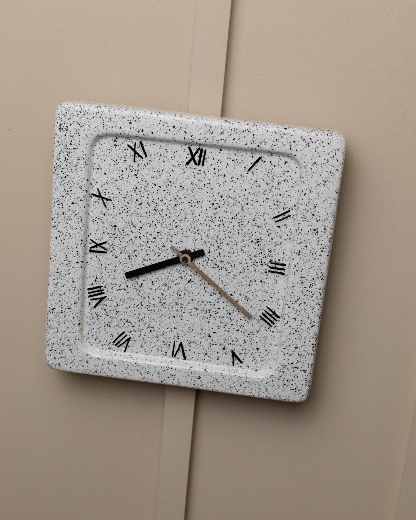 Ceramic wall clock 1970s Italy - Memphis style with Roman numerals, black and white speckles, square vintage