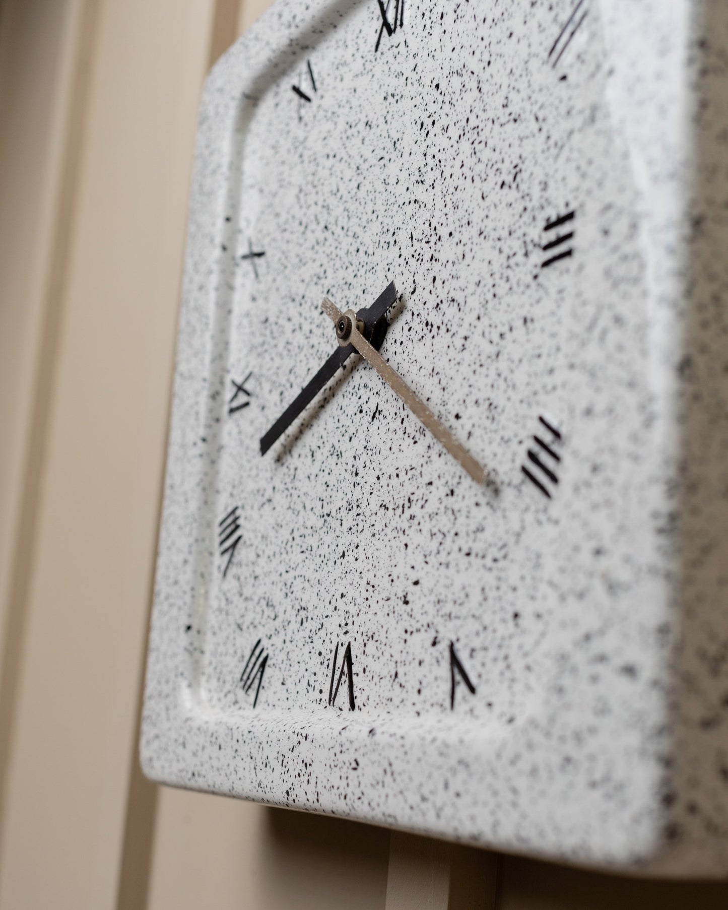 Ceramic wall clock 1970s Italy - Memphis style with Roman numerals, black and white speckles, square vintage