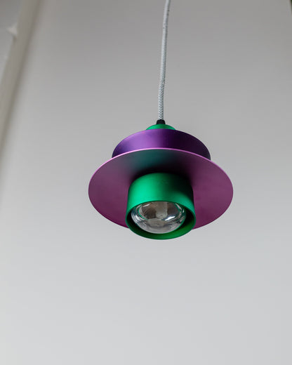 Aluminium-Deckenlampe - 1980er Postmoderne Memphis-Stil - Lila und Grün, Gestreiftes Kabel, Pop-Art-Interieur, Retro-Beleuchtung, Zickzack Vintage