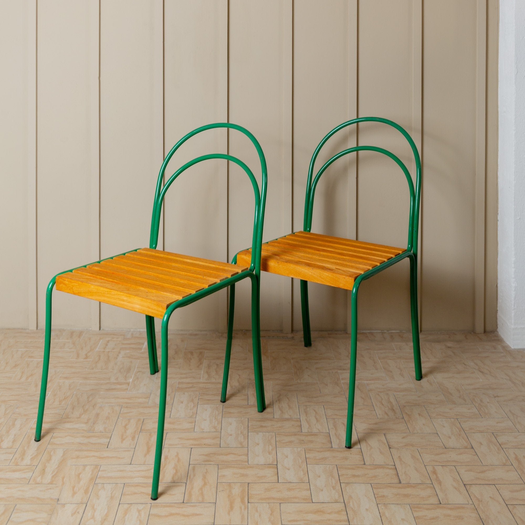 Set of 2 Mid Century Chairs Green Metal Wood Curved Shape Indoor a 2nd home