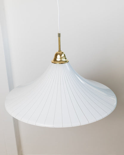 XL Deckenlampe 1970er Jahre Italien - Kunststoff mit weißen Streifen, goldenes Metall, Kronleuchter - Retro-Beleuchtung Küche, Geschenkidee Vintage