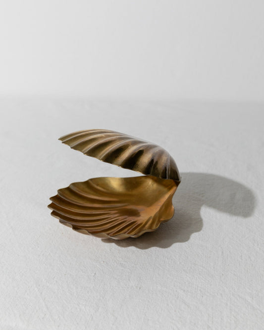 Brass shell-shaped bowl - Italy 1960s - Ideal as a jewelry box, soap dish or retro table decoration - Gift idea for her - Vintage