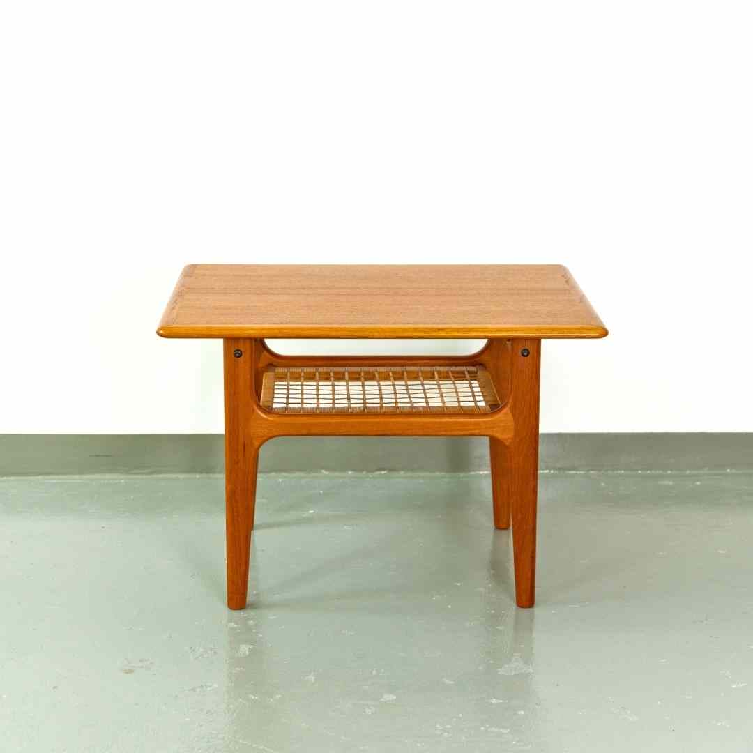 Trioh Teak Couchtisch, Vorderseite