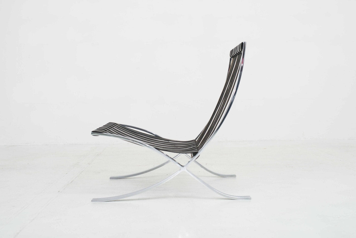 Knoll Barcelona Sessel und Ottoman von Ludwig Mies van der Rohe