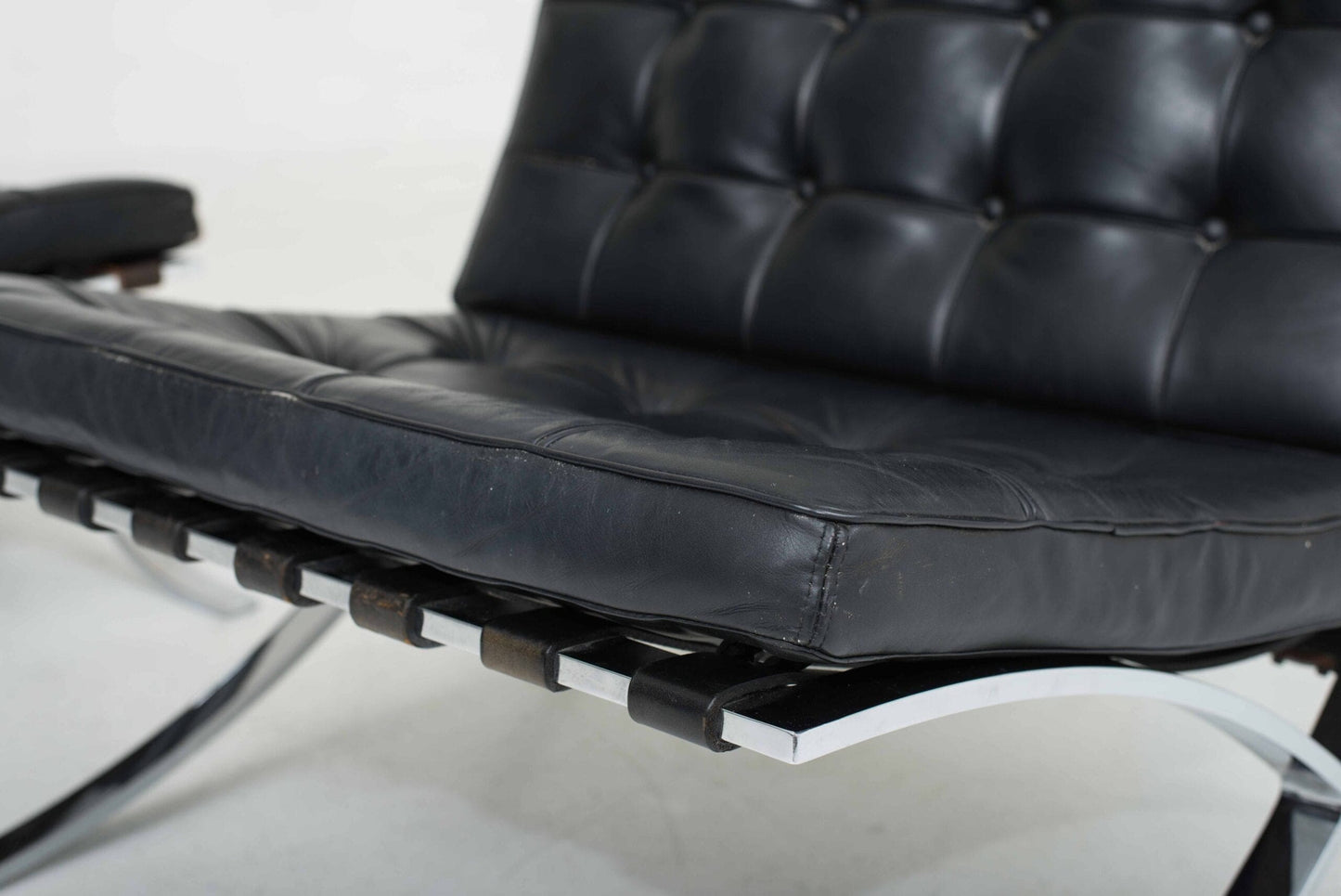 Knoll Barcelona Sessel und Ottoman von Ludwig Mies van der Rohe