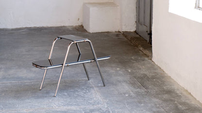 Petit banc fleuri Bauhaus avec panneaux de verre noir