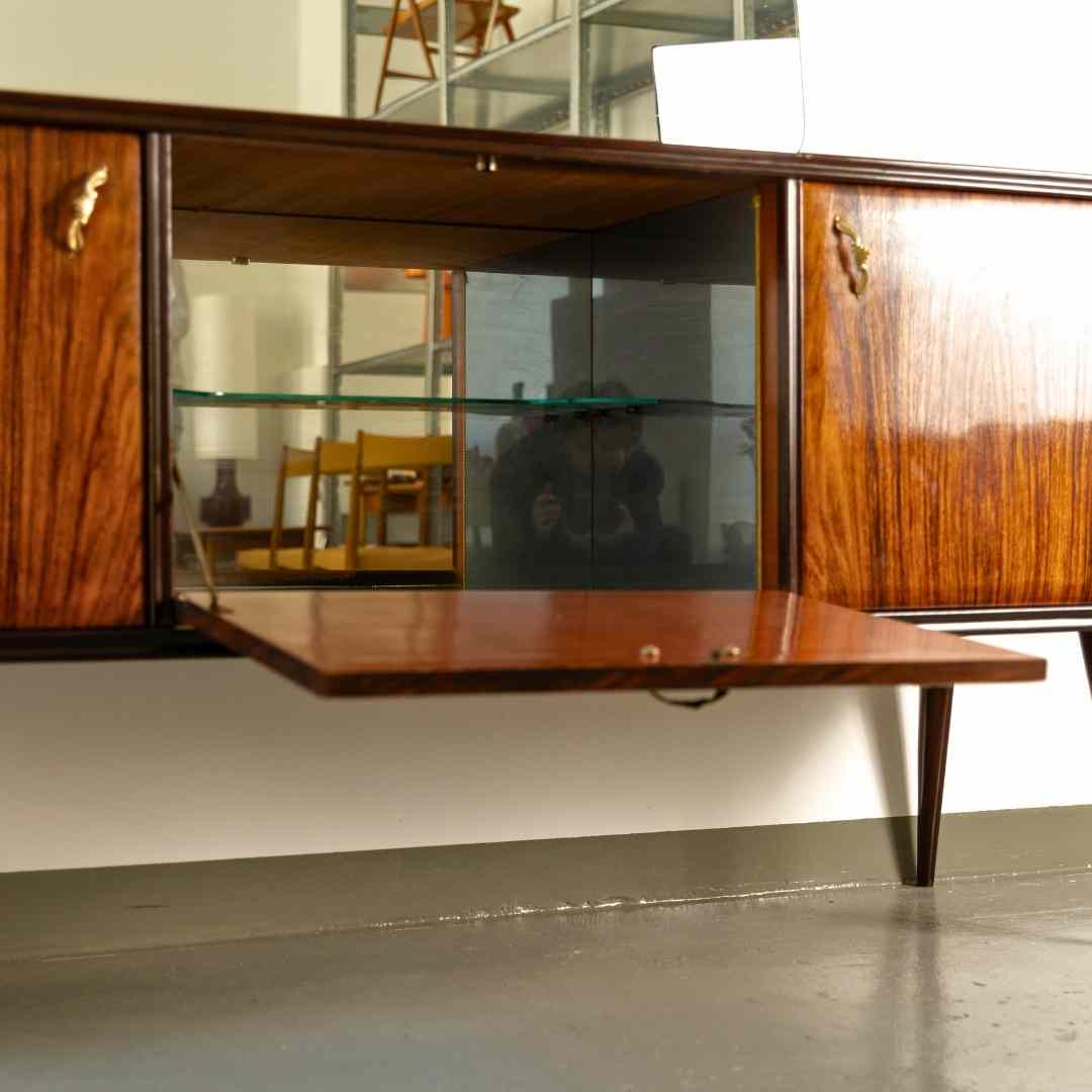 Italienisches Sideboard mit Bar und Spiegel, Bar Detail