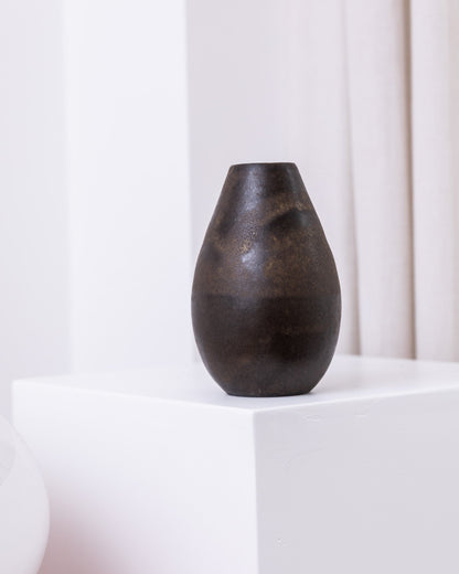 Vase en céramique studio par Elisabeth Dunker forme organique en céramique de studio brun foncé du milieu du siècle millésime des années 1960