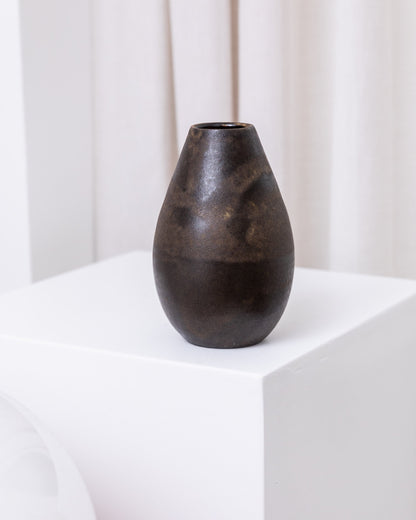 Vase en céramique studio par Elisabeth Dunker forme organique en céramique de studio brun foncé du milieu du siècle millésime des années 1960