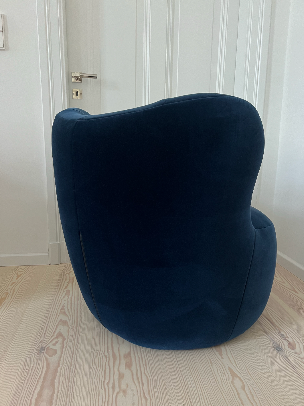 freistil - 173 armchair by Rolf Benz in dark blue velvet