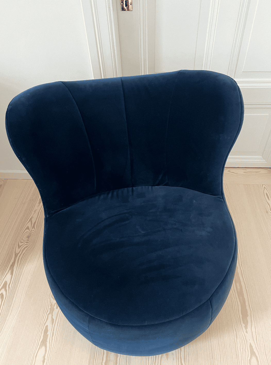 freistil - 173 armchair by Rolf Benz in dark blue velvet