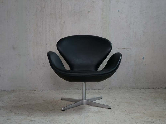 ARNE JACOBSEN Swan Chair 3320 Fritz Hansen Elegance Leder Schwarz - 2nd home