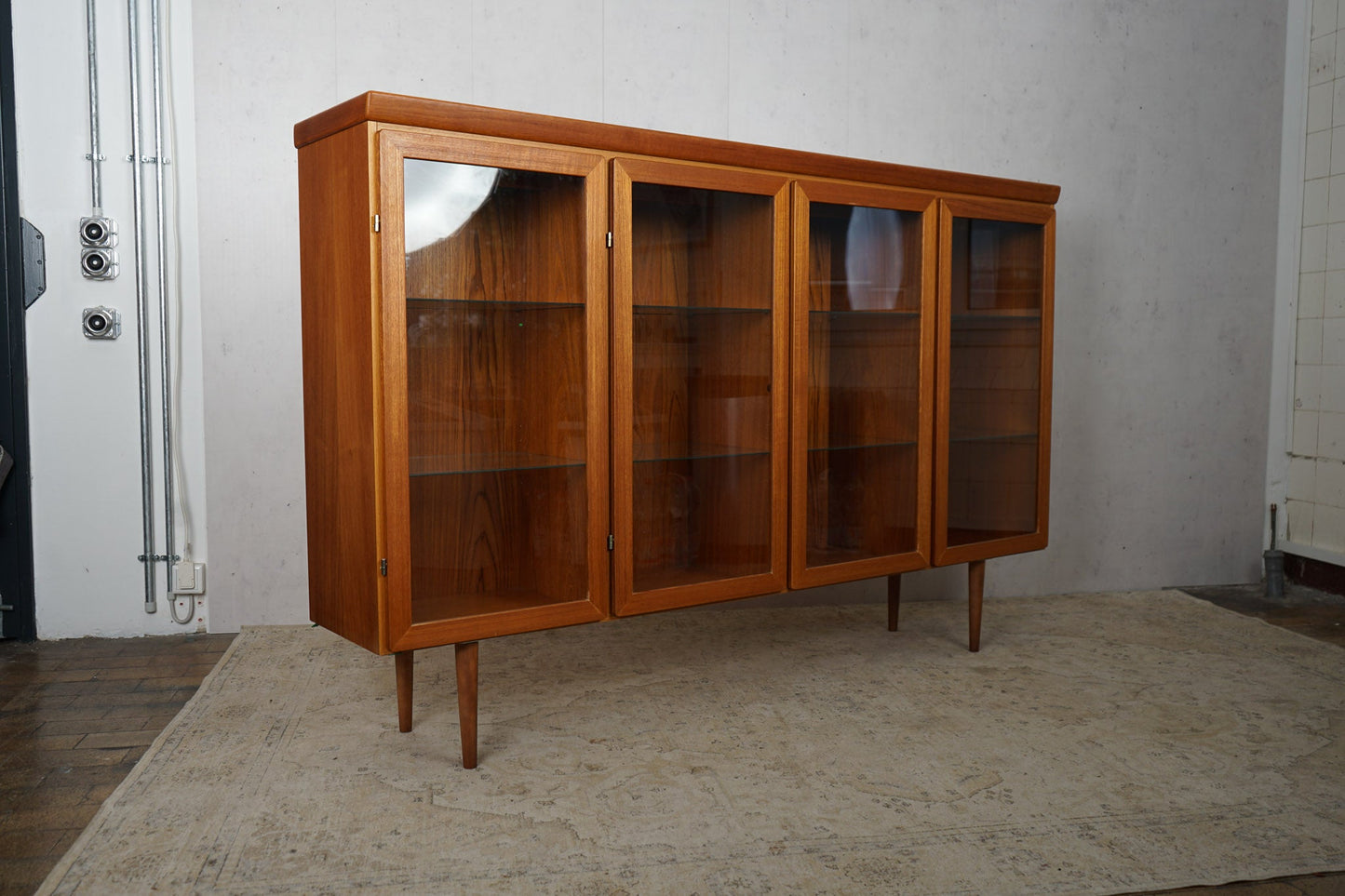 Buffet en teck vitrine highboard danois vintage années 60 milieu du siècle