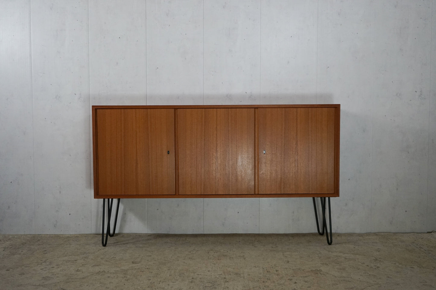 Commode buffet en teck danois Mid Century 148cm Hairpin vintage