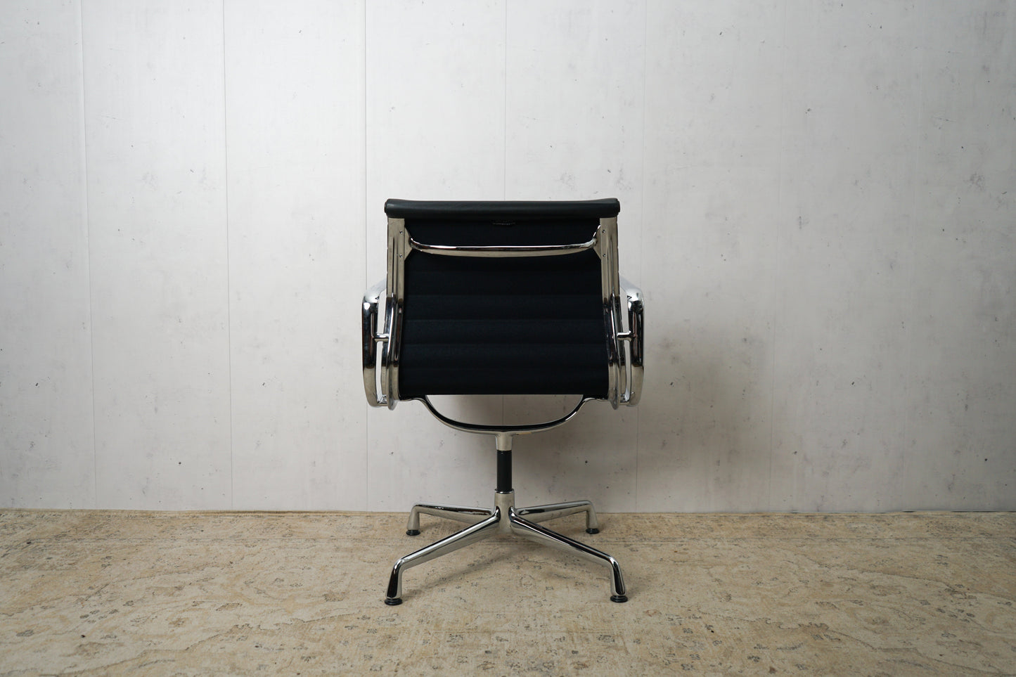 Vitra EA108 Leder Konferenzstuhl Schwarz Refurbished Vintage