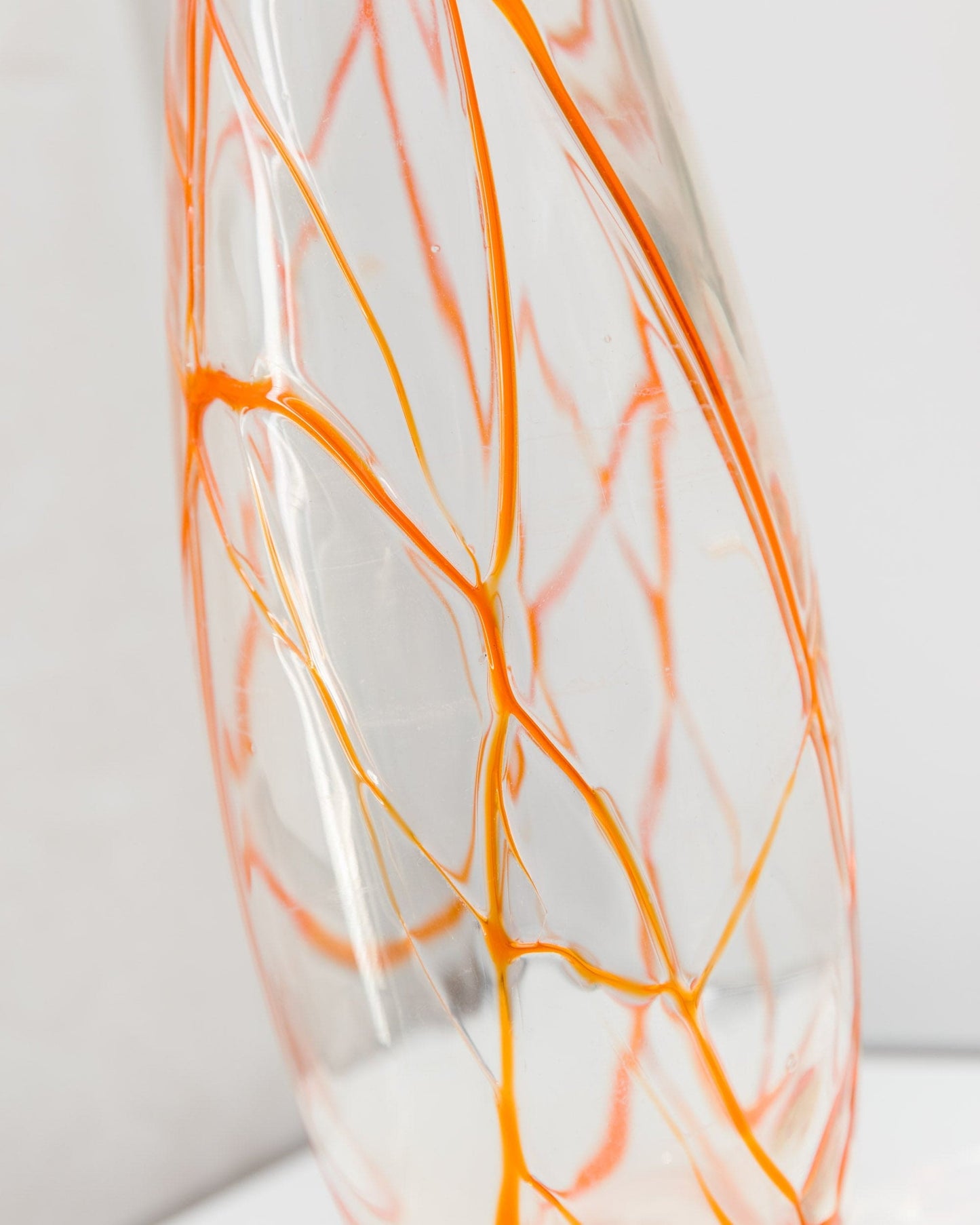 Vase en verre soufflé de Murano Verre clair soufflé à la main et orange Design du milieu du siècle Italie Années 1960 vintage