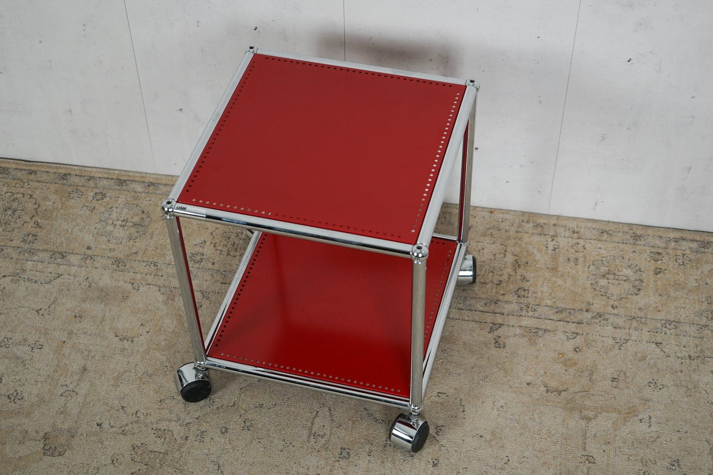 USM Haller side table 37x37cm with wheels, ruby ​​red