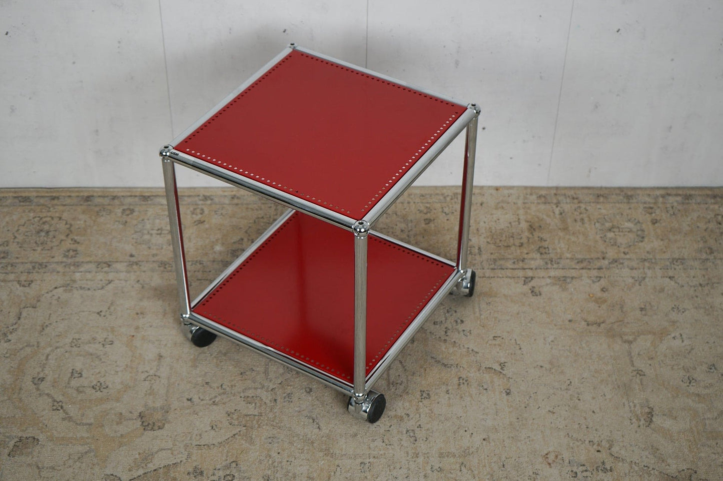 USM Haller side table 37x37cm with wheels, ruby ​​red