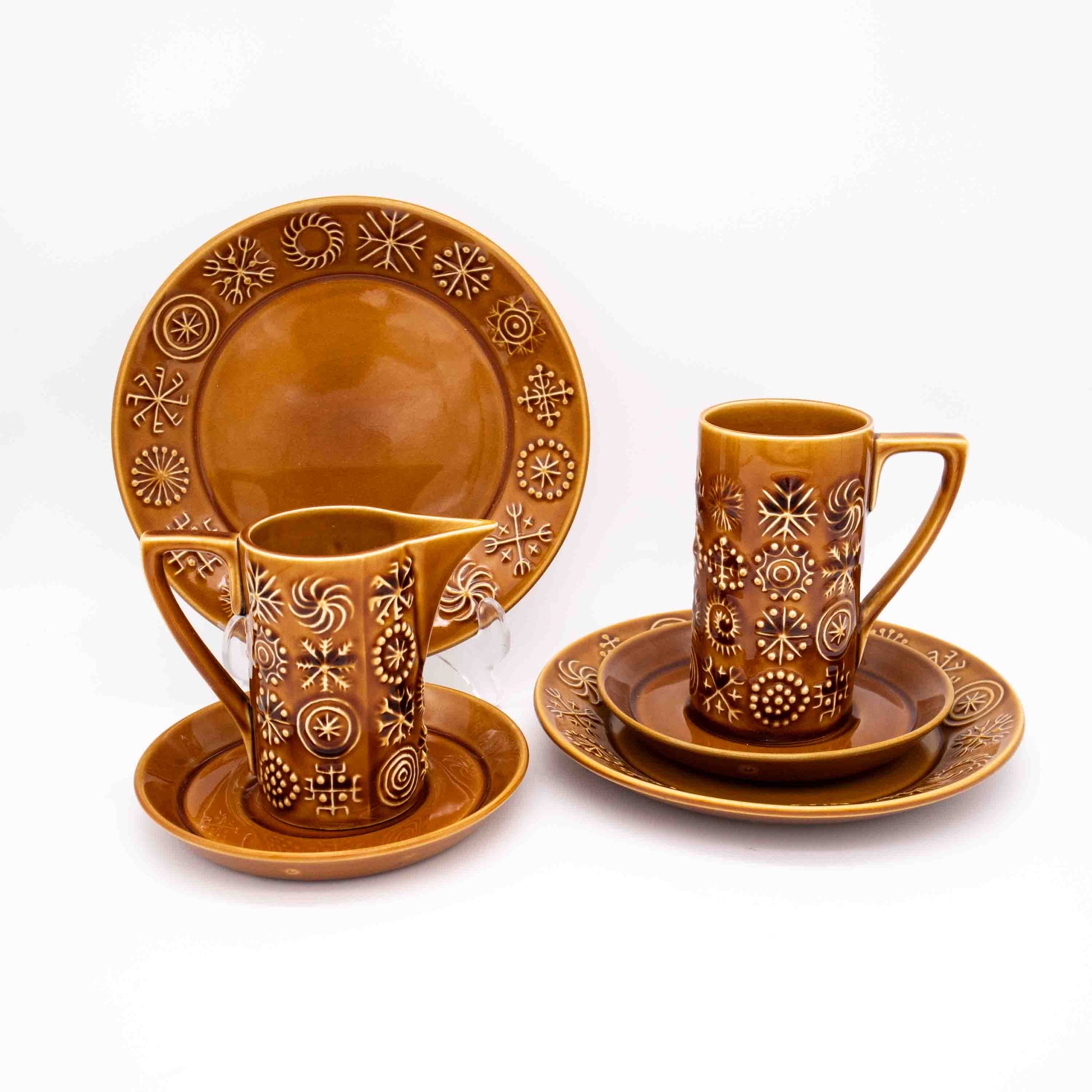 Frühstücks Set von Portmeirion "Totem", Tasse, Milchkännchen und Teller, Seitenansicht