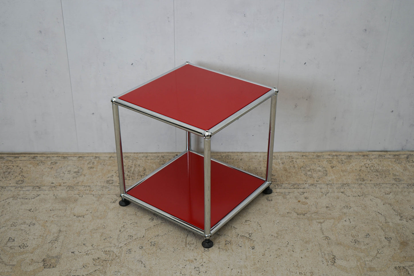 Table d'appoint USM Haller rouge rubis