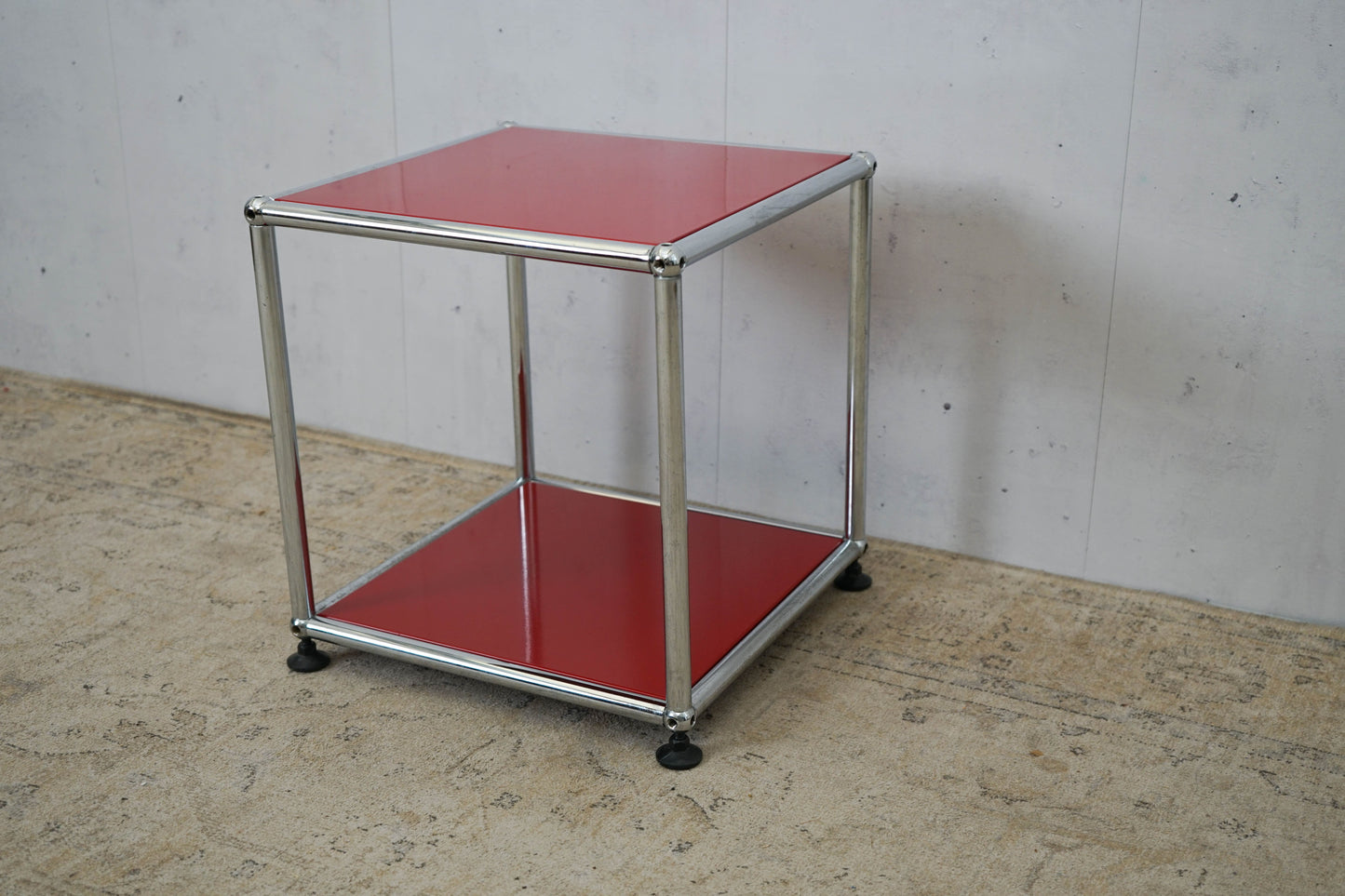 Table d'appoint USM Haller rouge rubis