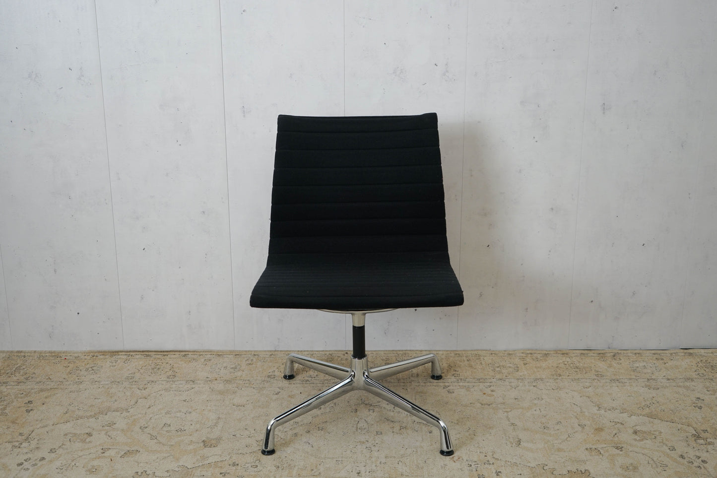 Vitra EA106 Hopsak Office Chair in Black Eames Refurbished