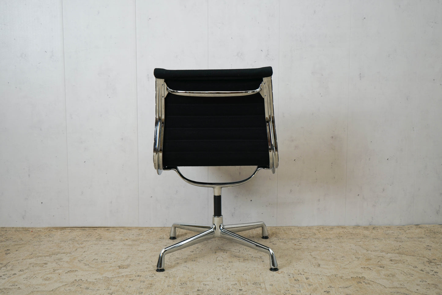 Chaise de bureau Vitra EA106 Hopsak en noir Eames remis à neuf