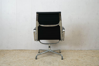 Vitra EA 116 Leather / Black Lounge Chair Eames Refurbished