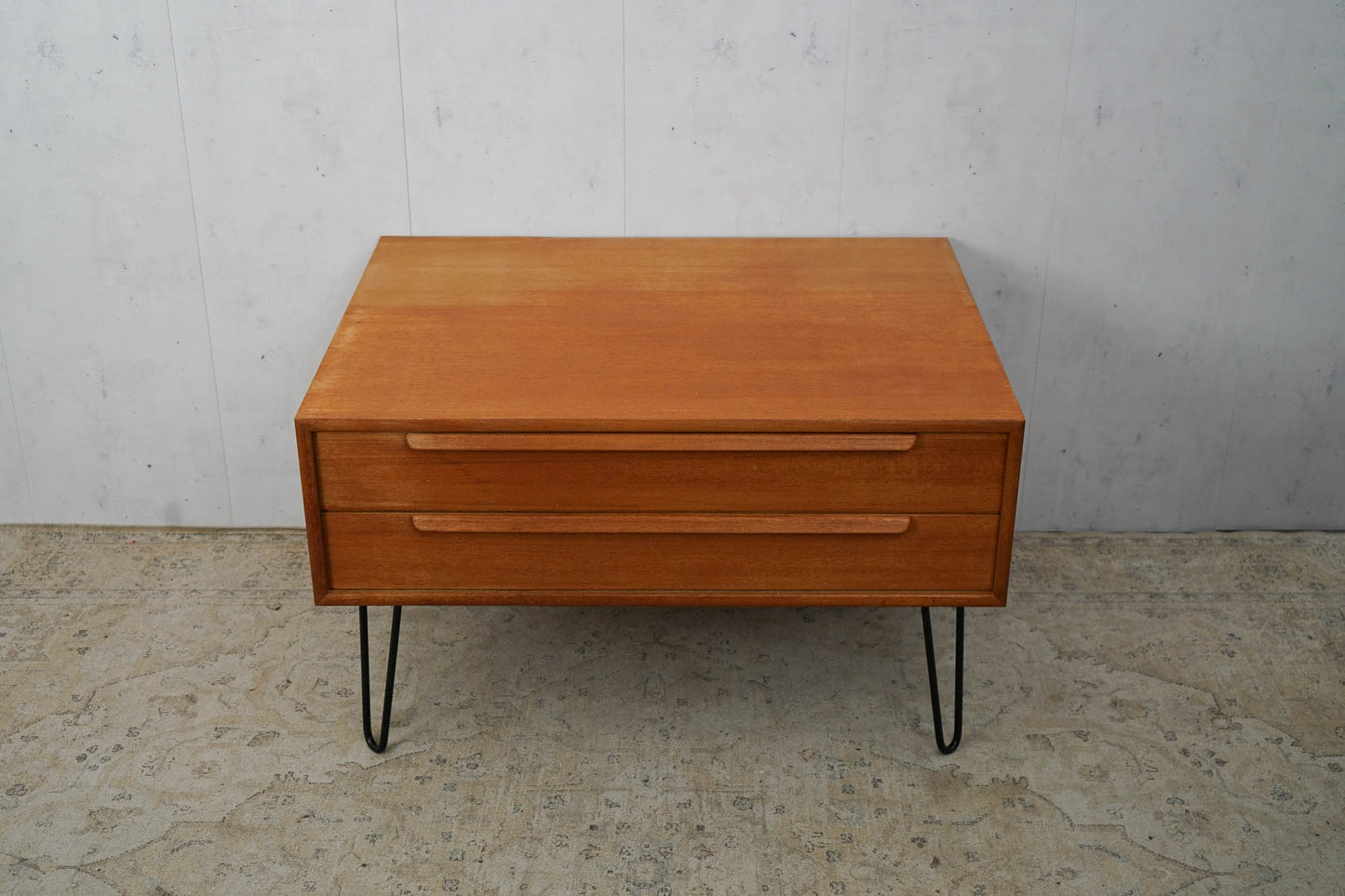 Commode en teck Rétro Danois Mid Century Hairpin 100cm Vintage