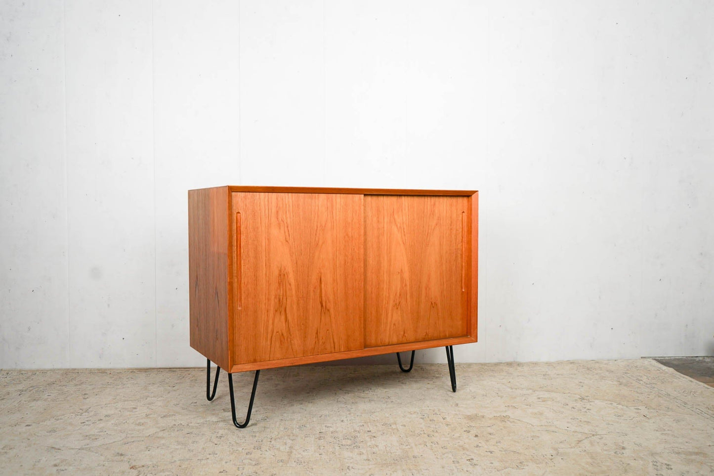 Teak Vinyl Sideboard Plattenschrank Mid Century Vintage