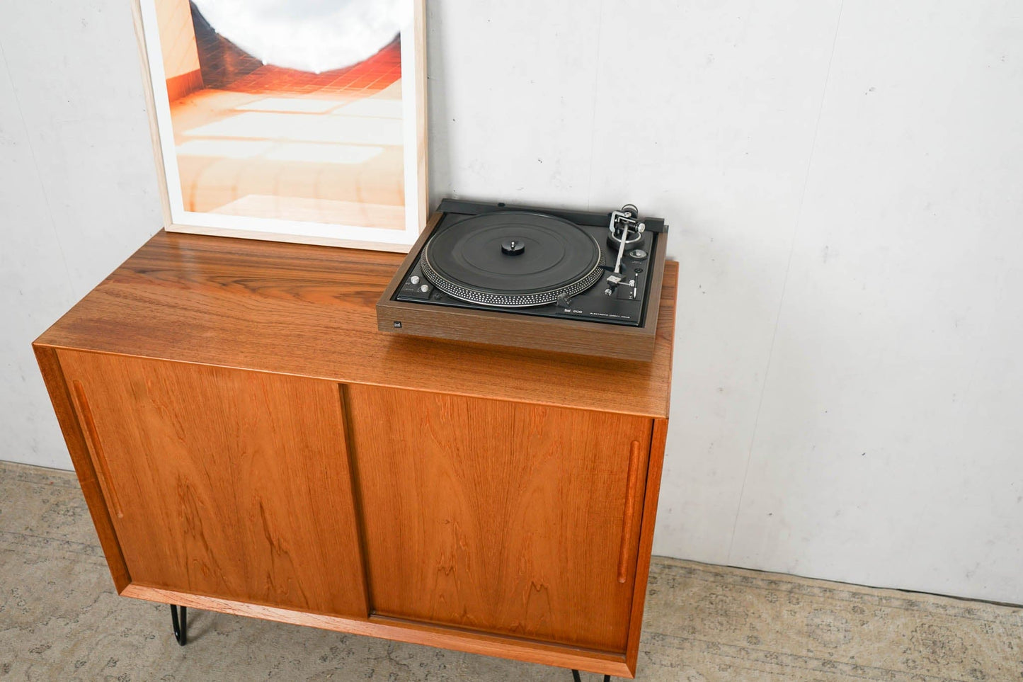 Buffet en vinyle en teck meuble à disques vintage du milieu du siècle