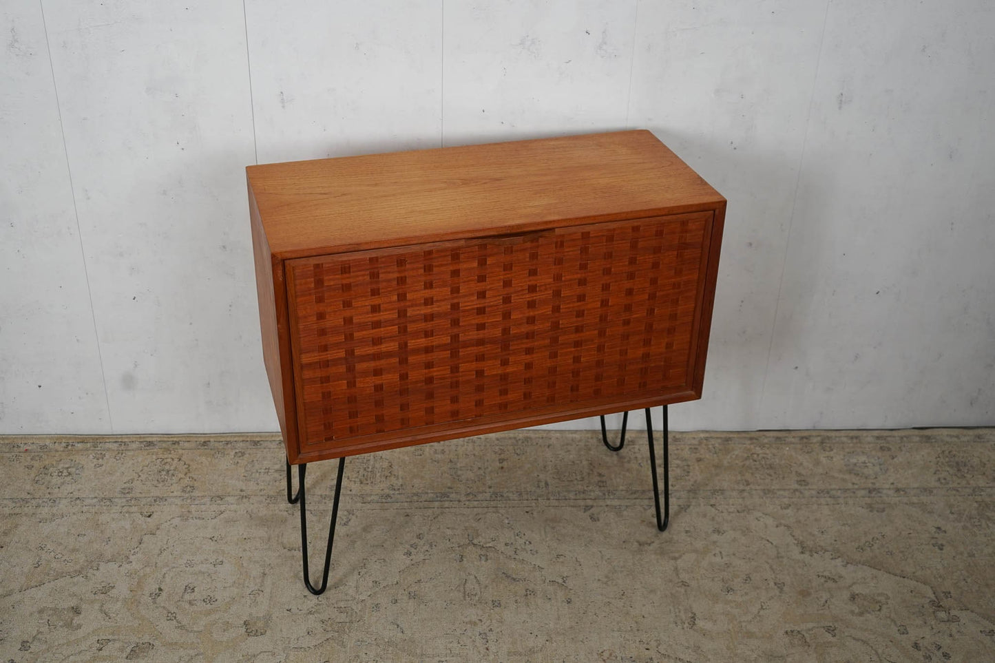 Buffet en teck meuble bar années 60 milieu du siècle 80cm vintage