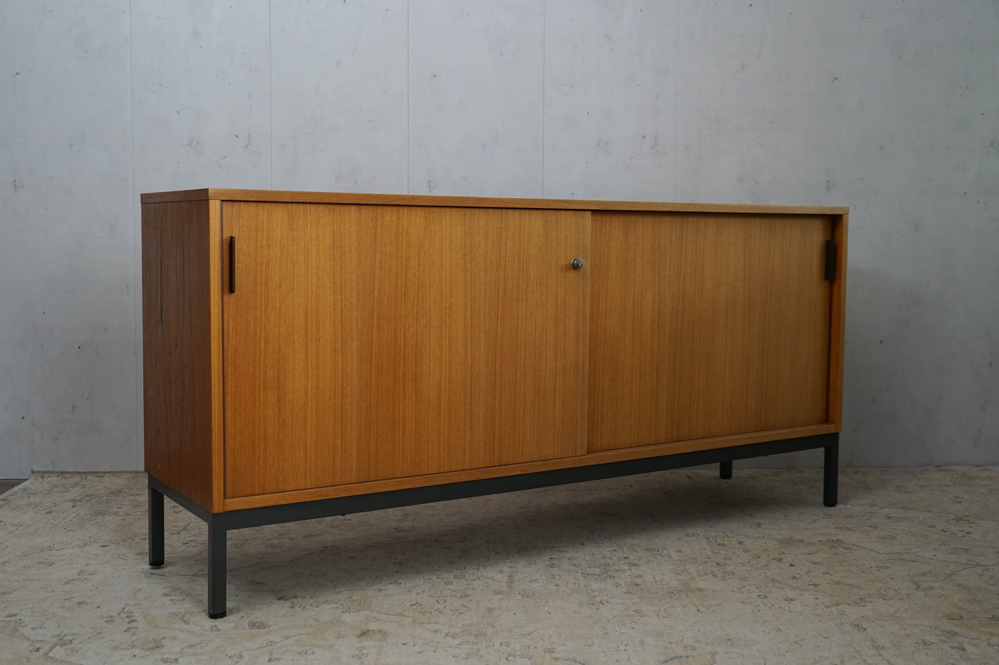 Commode buffet en teck vintage années 60 milieu du siècle