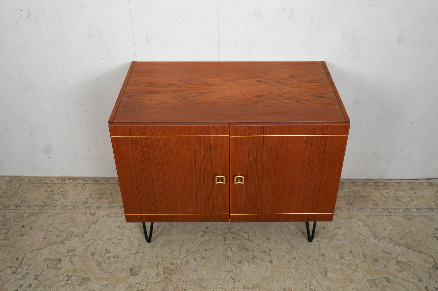 Commode buffet en teck danois Mid Century 88,5 cm Hairpin vintage