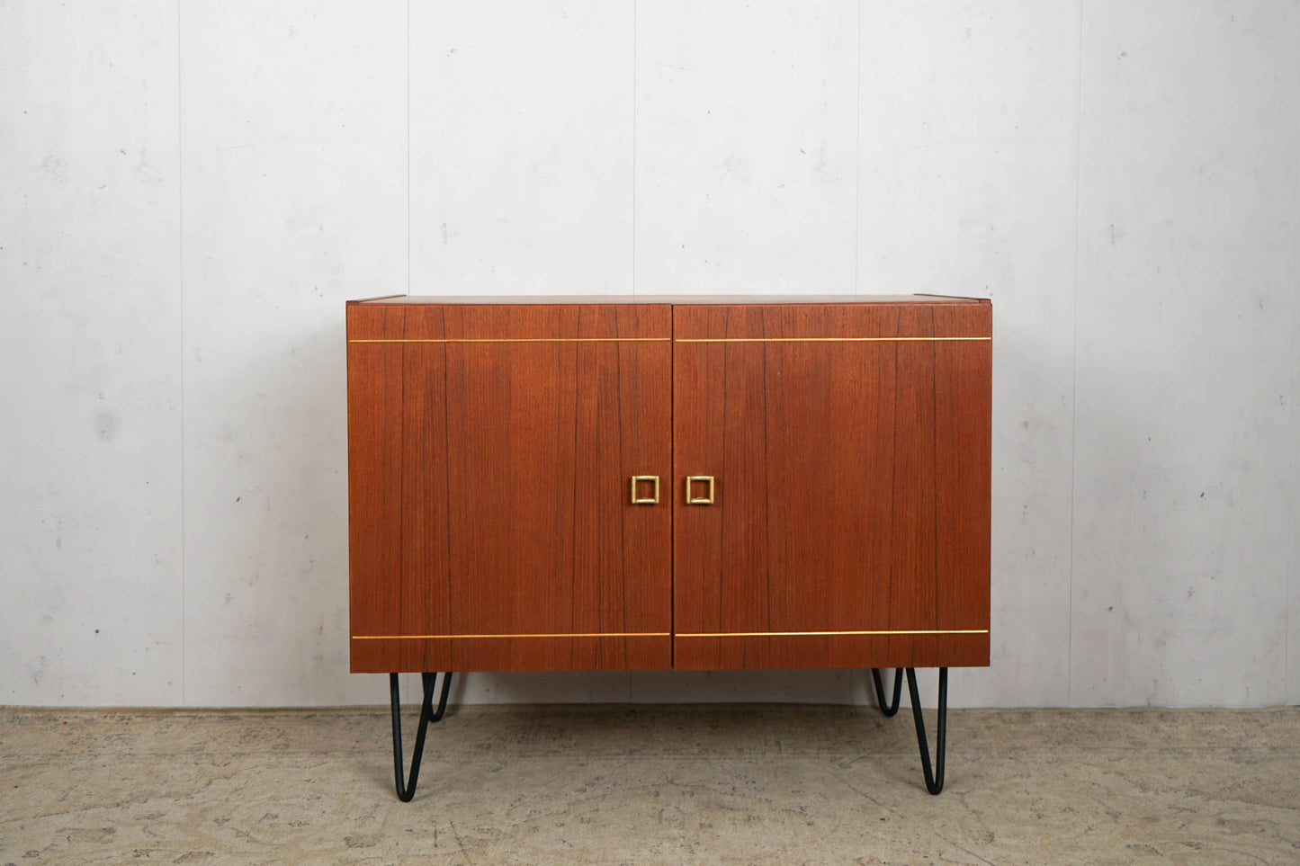 Commode buffet en teck danois Mid Century 88,5 cm Hairpin vintage