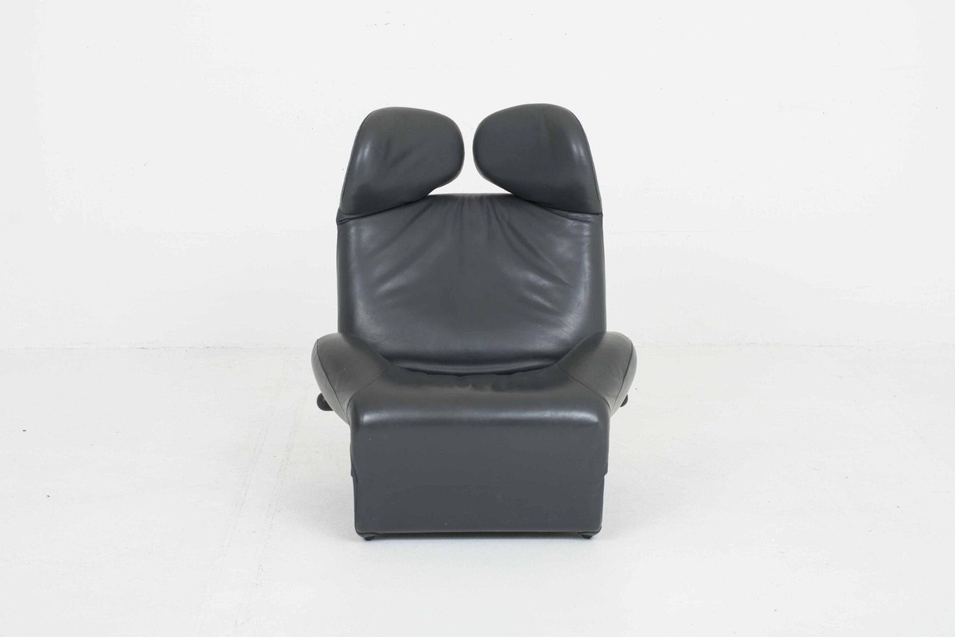 Toshiyuki Kita Wink Sessel von Cassina in Anthrazitgrau - 2nd home