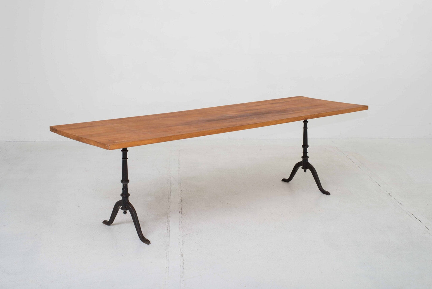 Long dining table with Horgenglarus cast iron feet Vintage